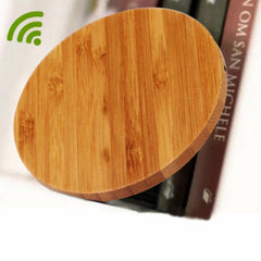 Universelles kabelloses Ladegerät mit Holzsockel für Telefone